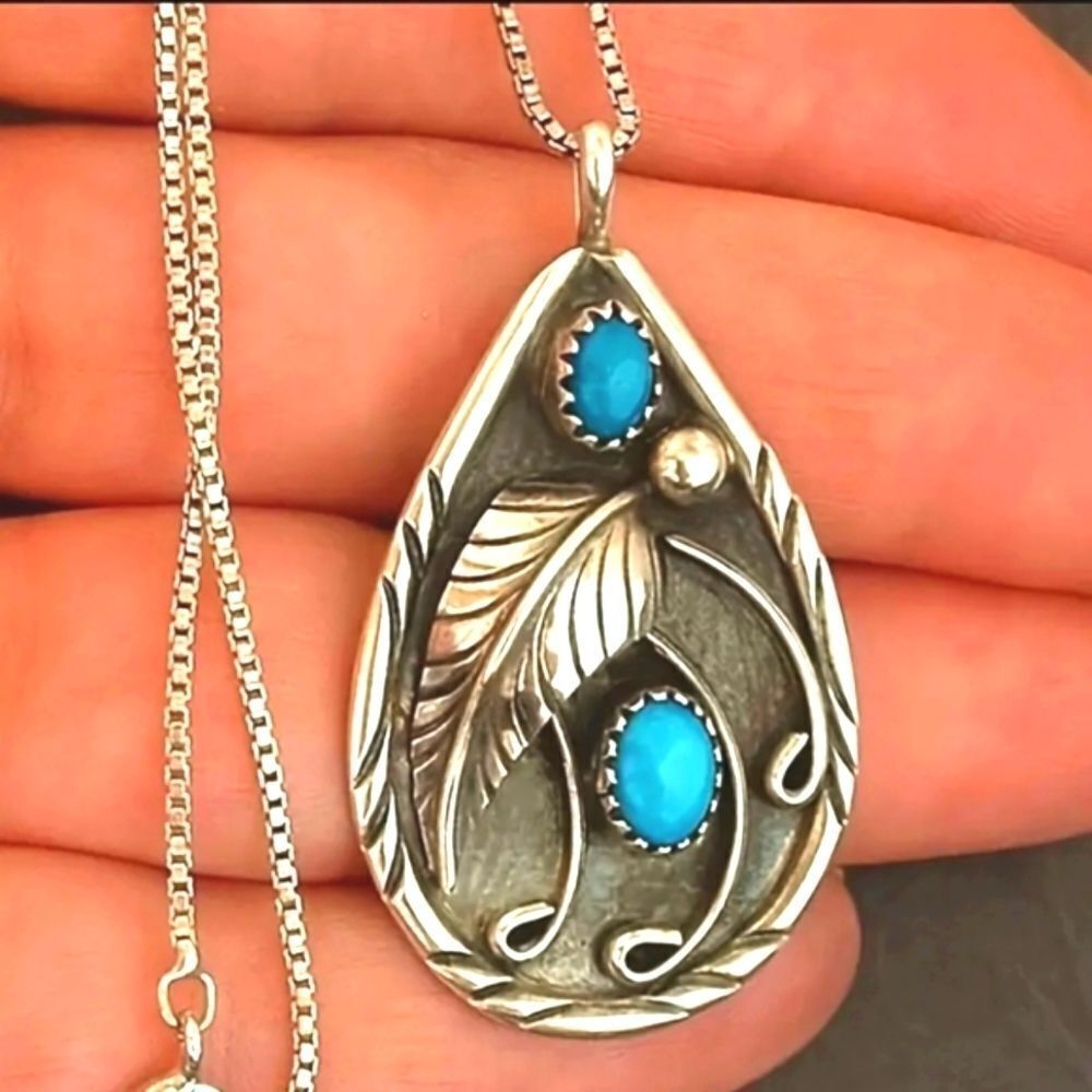 Unisex Water Drop Shape With Leaf Shape Pattern Pendant Necklace